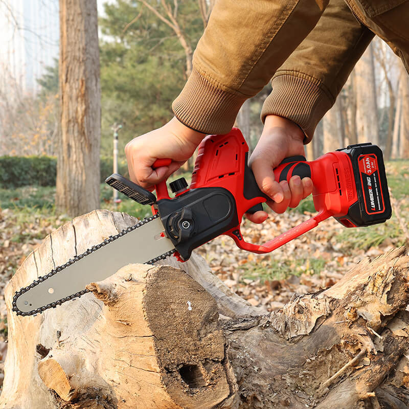 8 Inch Battery Chain Saw with Auto Oil System and 550W Power for Efficient Cutting